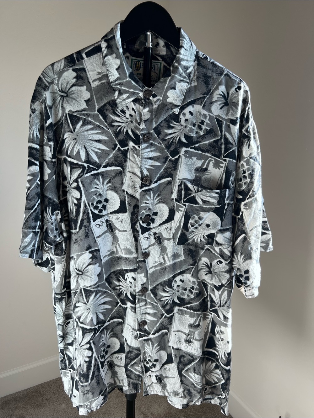 Hana Bay Men’s L Black White and Gray Floral Hawaiian Print Button-Up Shirt